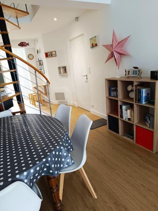 Chez Louisette Centre Ville Et Plages A Pied! Concarneau Bagian luar foto